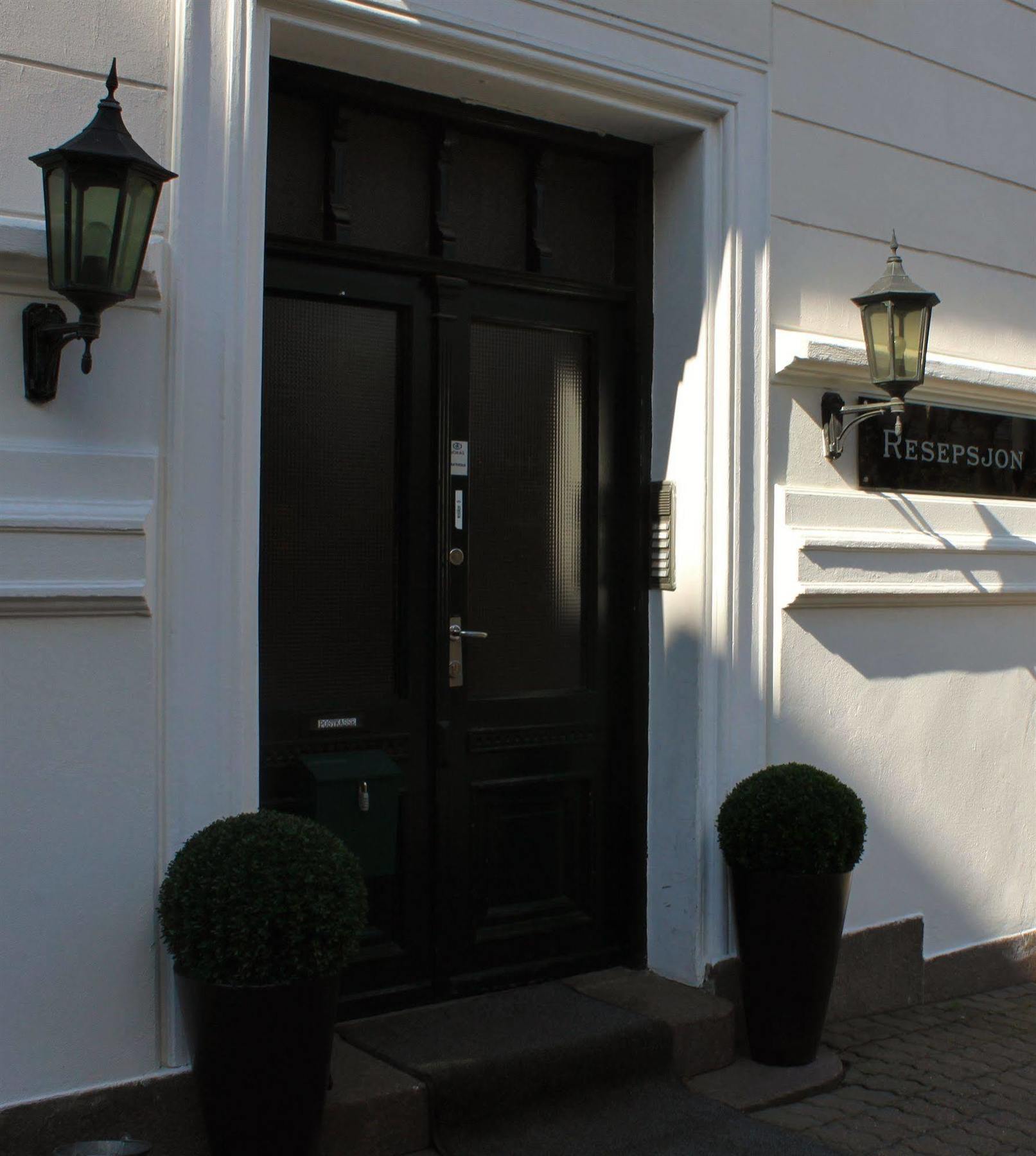Ellingsens 3*